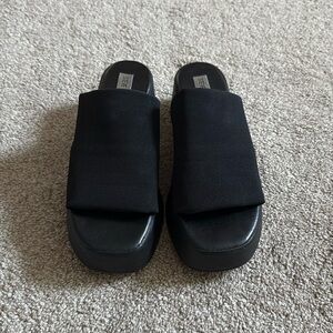 Steve Madden Slinky30 Shoes